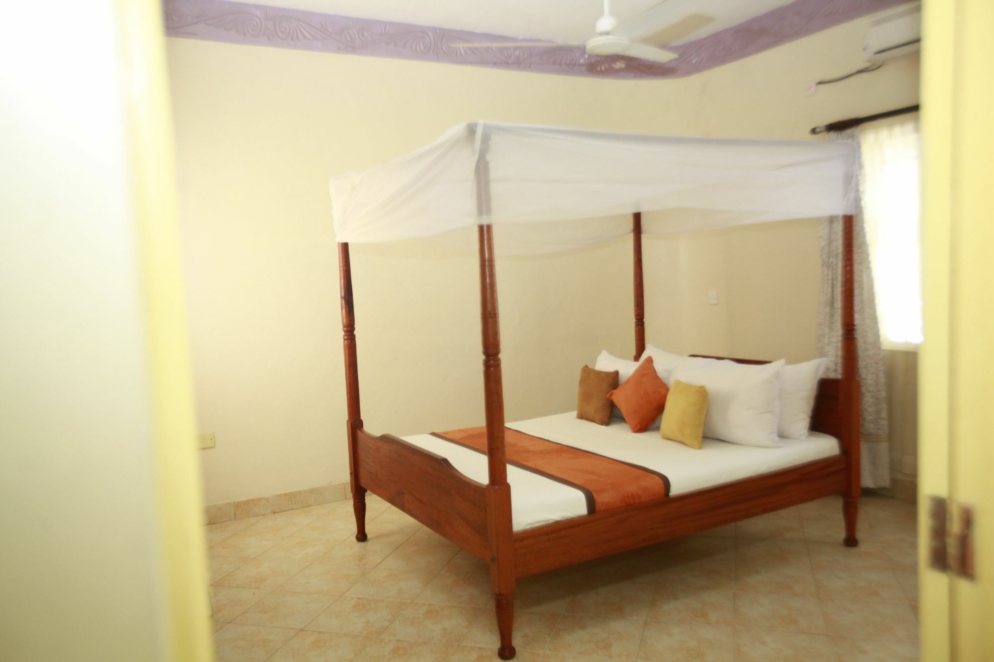 Jacyjoka Nyali * Mombasa